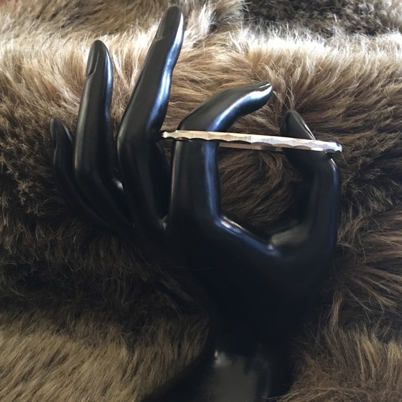 Vintage Monet diamond cut silver tone bangle - Picture 3 of 7